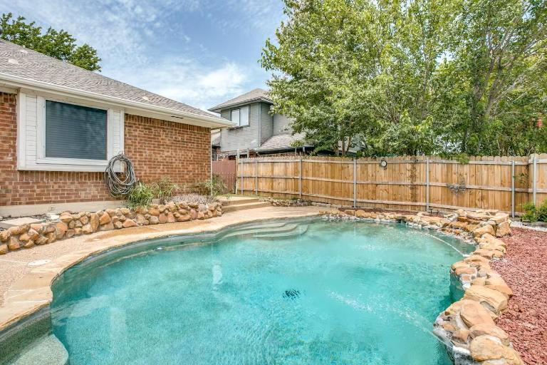 Family-Friendly Fun, Pool, Game Room, DFW Airport - Chambres d'hôtes Lewisville