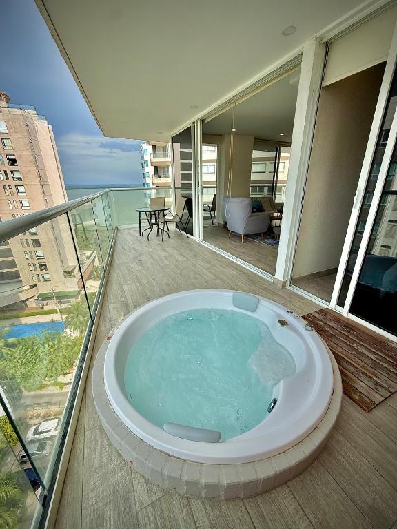 Dominique 1101 - Espectacular Apto con Jacuzzi - Bed and Breakfast Cartagena