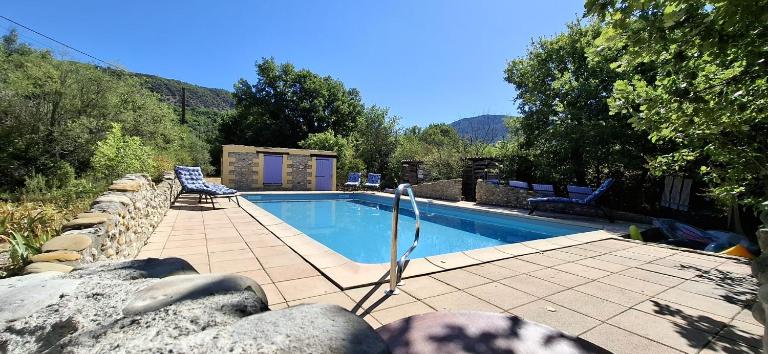 Maison Provençale avec piscine - B&B Estoublon
