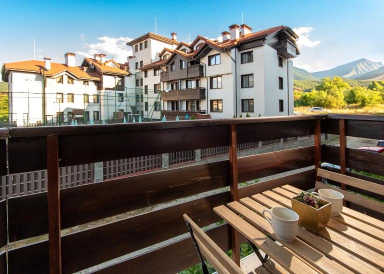 Cozy Mountain-View Apartment in Belmont, Bansko by Flat Mаnager - Bed and Breakfast Bansko