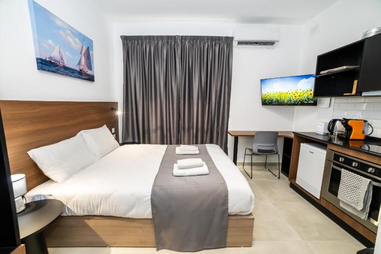 Affordable Studio Apartment - by HostMT - Chambres d'hôtes San Pawl il-Bahar