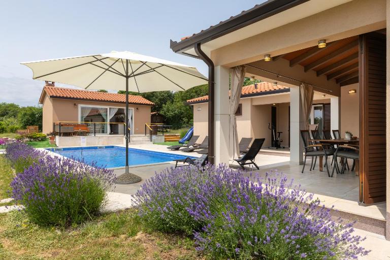 Luka's house - B&B Labin