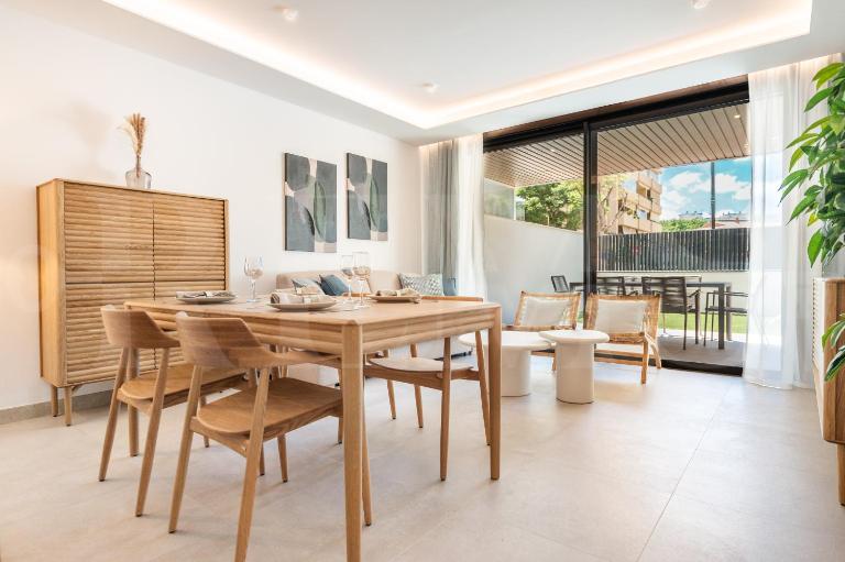Urban retreat with patio and cinema REMS - B&B Fuengirola