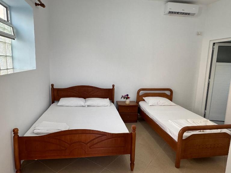 Albert Place - B&B Himarë