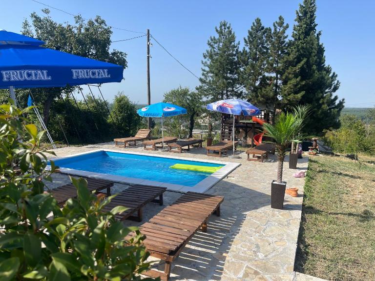 Kuća sa Pogledom - Chambres d'hôtes Sremski Karlovci