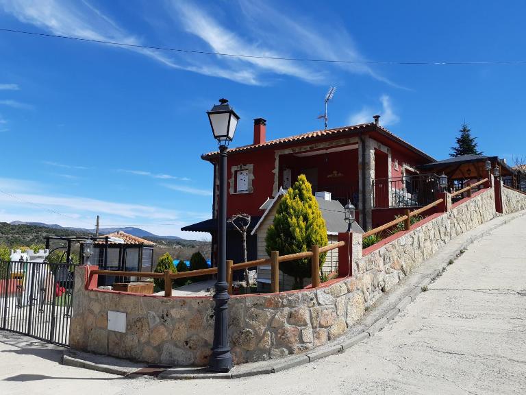 Casa Rural La Casita Roja - Chambres d'hôtes Burgohondo