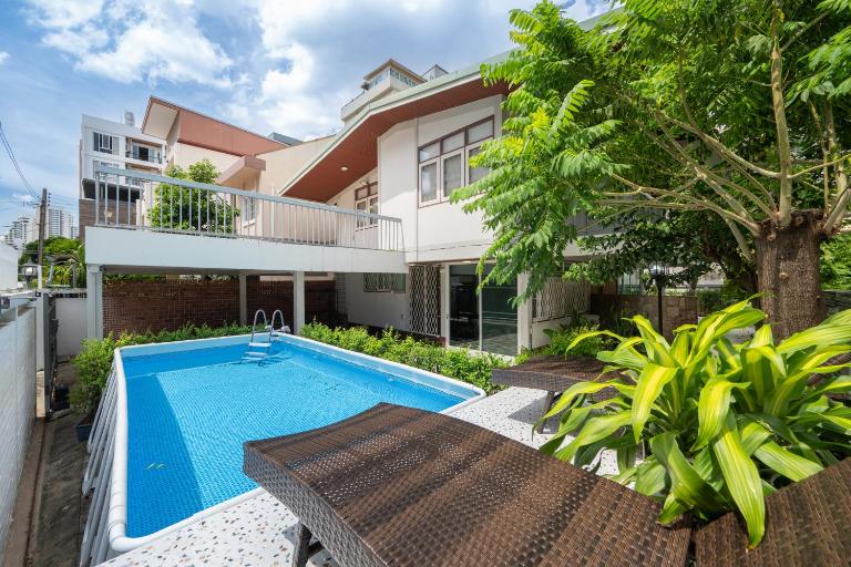 MIQ S22 Pool Villa PhromPhong Emsphere 5BR - Ferienwohnung Bangkok