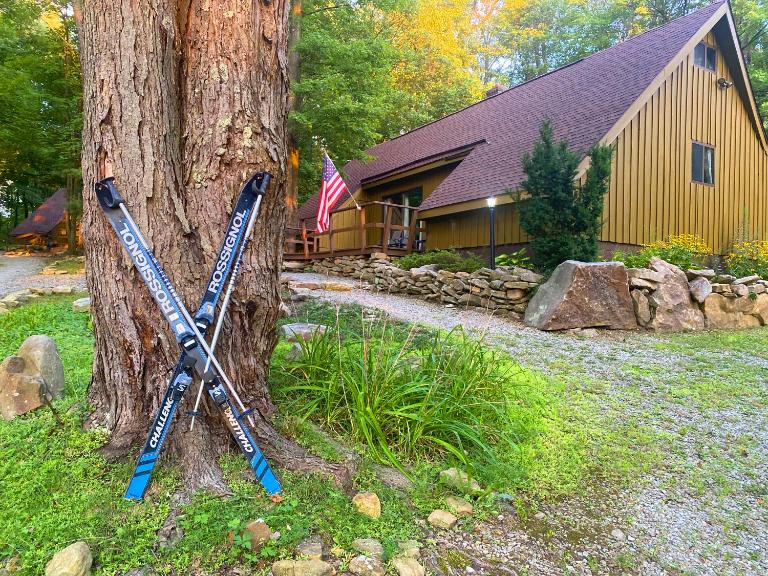 Claycomb Chalets - Bed and Breakfast Champion