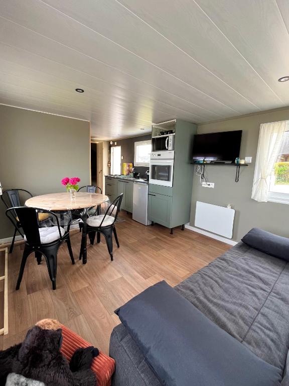 Le Ribeiro, Maison vue sur mer - 30m de la plage - B&B Saint-Côme-de-Fresné