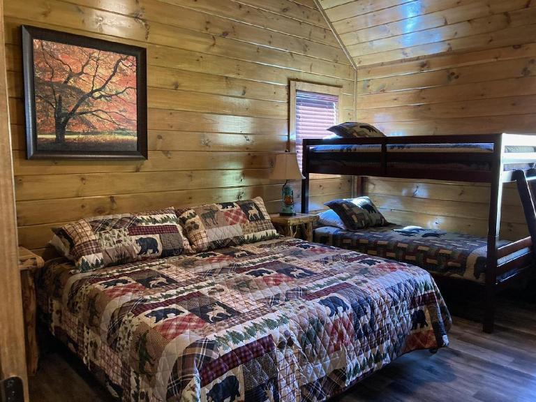Bear Paws Up - Bed and Breakfast Pigeon Forge