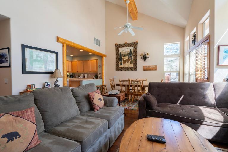 Hideaway Down Canyon #101 - Bed and Breakfast June Lake