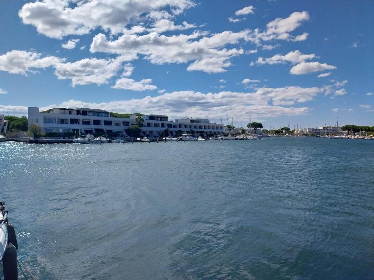 Le Ponton Privé YourHostHelper - Chambres d'hôtes Le Grau-du-Roi
