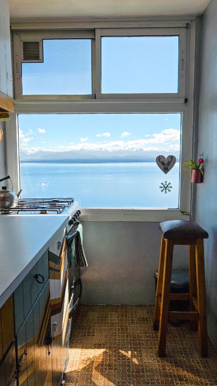 Giraluna Center depto con vista al lago en Bariloche - B&B Bariloche