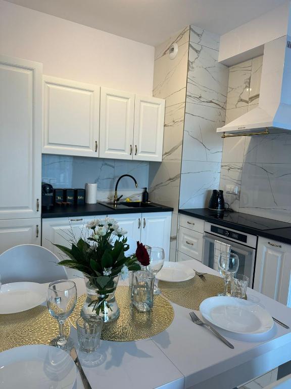 GoldClass Apartament - FREE PARKING - Self check-in - B&B Katowice