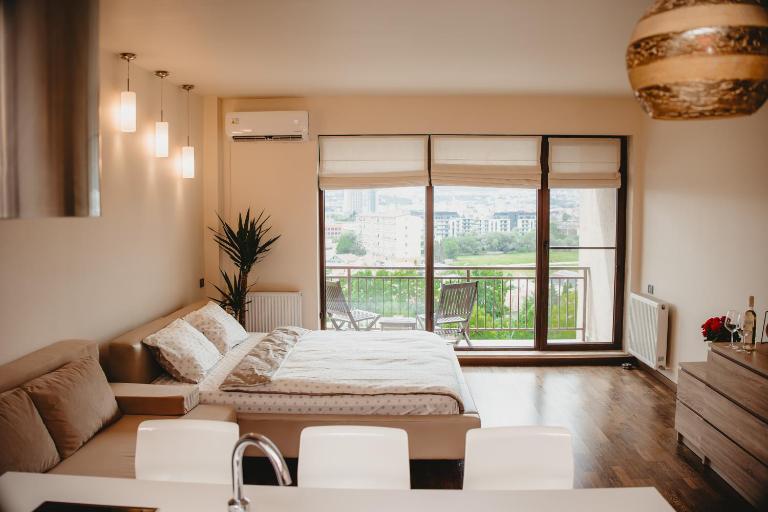 Sunny Hill Panorama - Cluj Napoca - parcare gratuita, self check in 24h, aeroport 15 minute! - B&B Cluj-Napoca