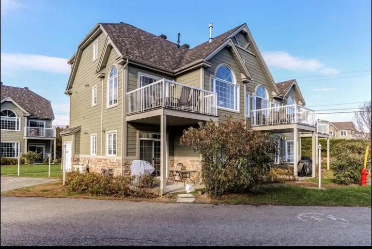 In-ground pool - Spacious condo - Horizons - B&B Saint-Sauveur-des-Monts