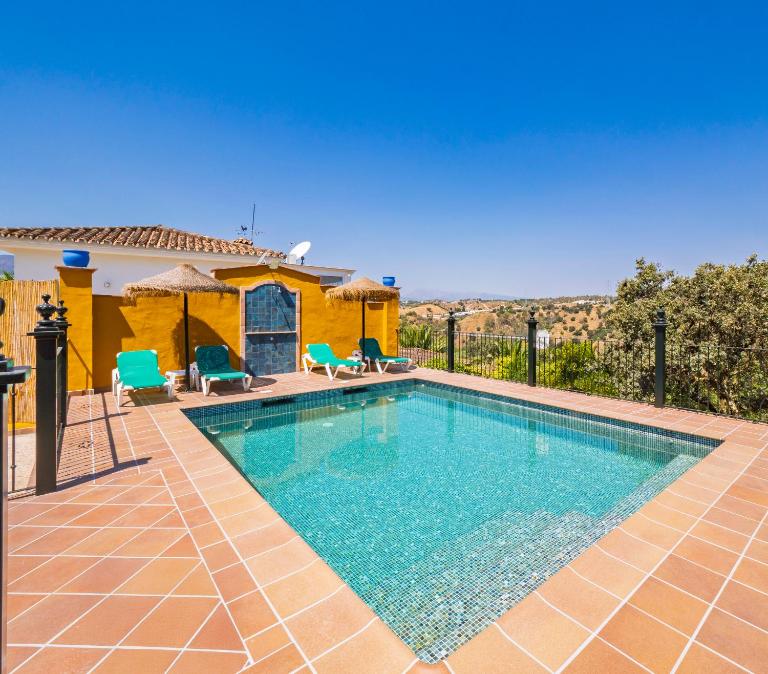 Tu Villa Rural Cabaña 2 Dormitorios Piscina privada - B&B Alhaurín el Grande