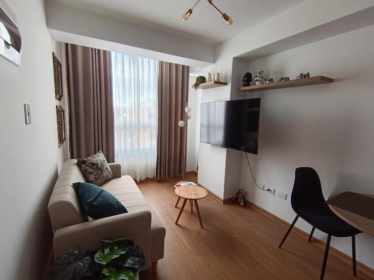 Minidep con cama Queen y Netflix - Bed and Breakfast Cuzco