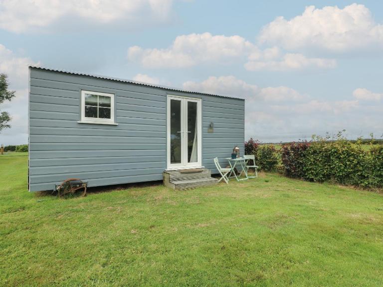 Seiriol Shepherds Hut - B&B Llanfaelog