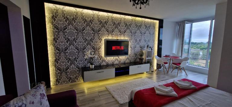 Studio Elegance - Panoramic River View - B&B Târgu Mureş