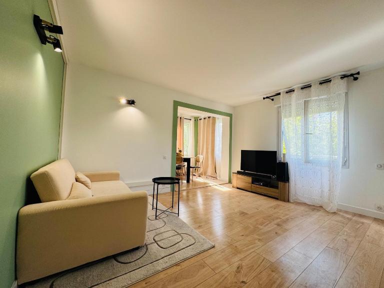 Golfe-Juan Gem, Pool & Beach - Ferienwohnung Vallauris