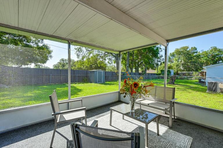 7 Mi to Busch Gardens: Tampa Gem w/ Yard! - B&B Tampa