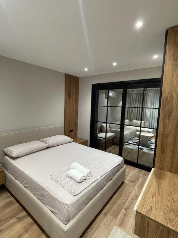 Tirana By Foot - Charm - B&B Tirana