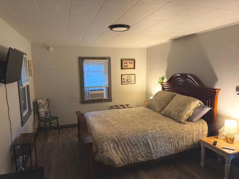Cozy Keene Retreat - Walk To Downtown! - B&B Keene