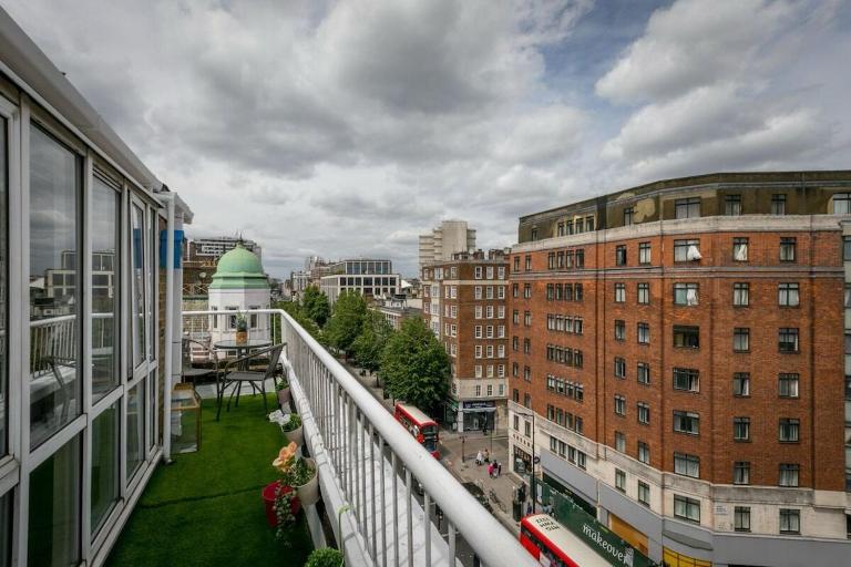 Lovely & Cosy 2BR 2Bath 'Penthouse' Steps to Hyde P - Chambres d'hôtes Londres