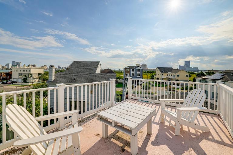 1 Block to Inlet Beach: Brigantine Family Home - B&B Brigantine