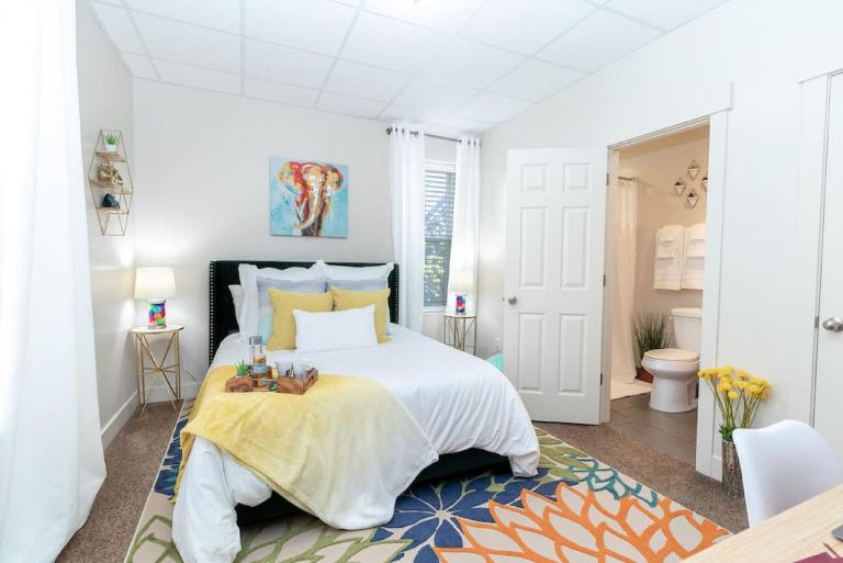 Bright Cheery Apartment Near Downtown - B&B Salt Lake City