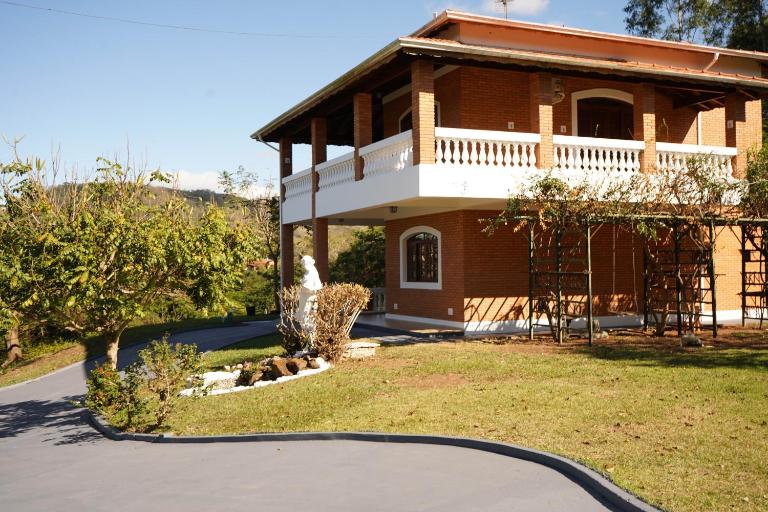 Casa de Fazenda Histórica, Mergulhada na Natureza, com Vista Panorâmica Deslumbrante e Grande Varanda a 2 km do Centro - B&B São Pedro