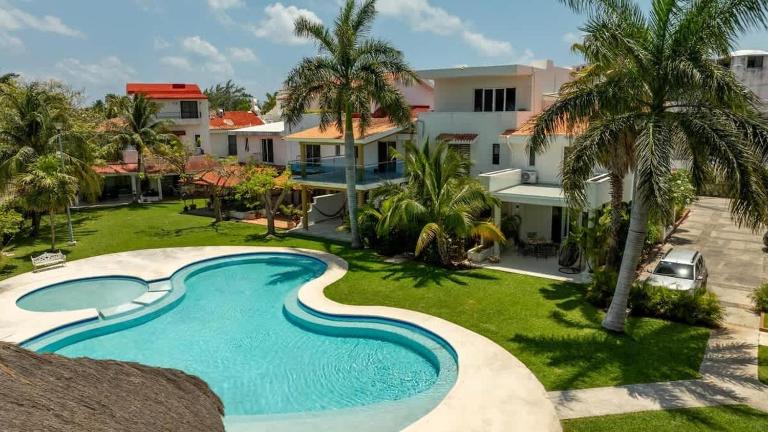 3BR Modern House w/ Pool and Great Location! - B&B Cancún
