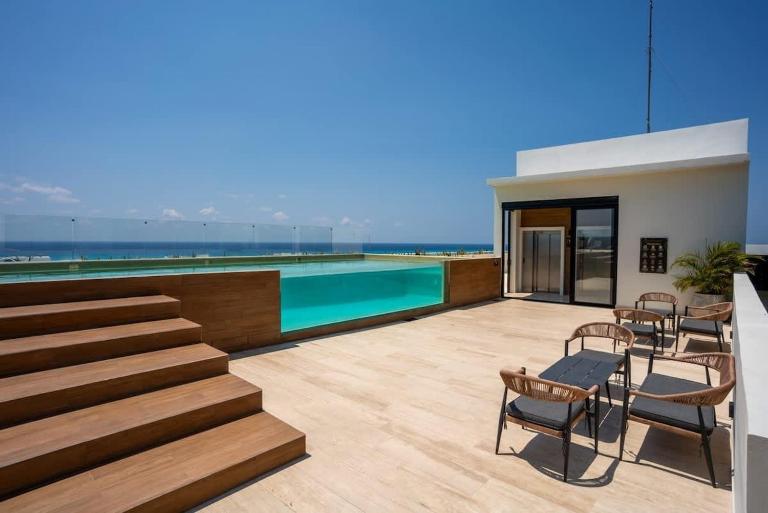2BR Condo w/ Rooftop Oceanview & Centric Location - B&B Playa del Carmen