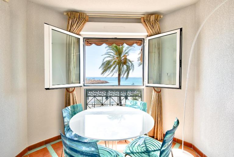 Appartement Vue Mer 50m de la plage - B&B Menton