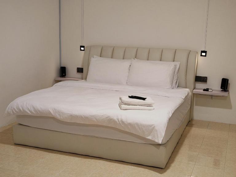 23 Inn Kingbed Room with Balcony - Bed and Breakfast Bukit Mertajam