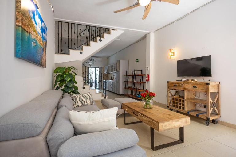 Charming Sliema Townhouse with Modern Comforts - Ferienwohnung Sliema