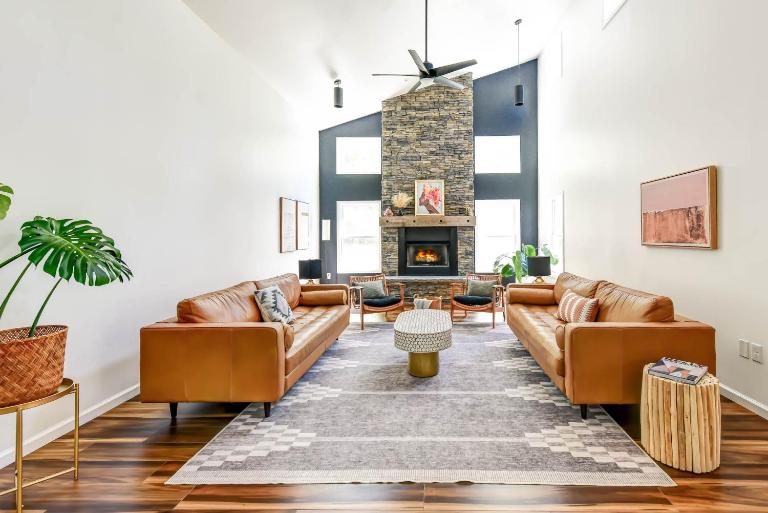 Luxury Mountain Retreat - 4 King Suites & Hot Tub - B&B Knoxville
