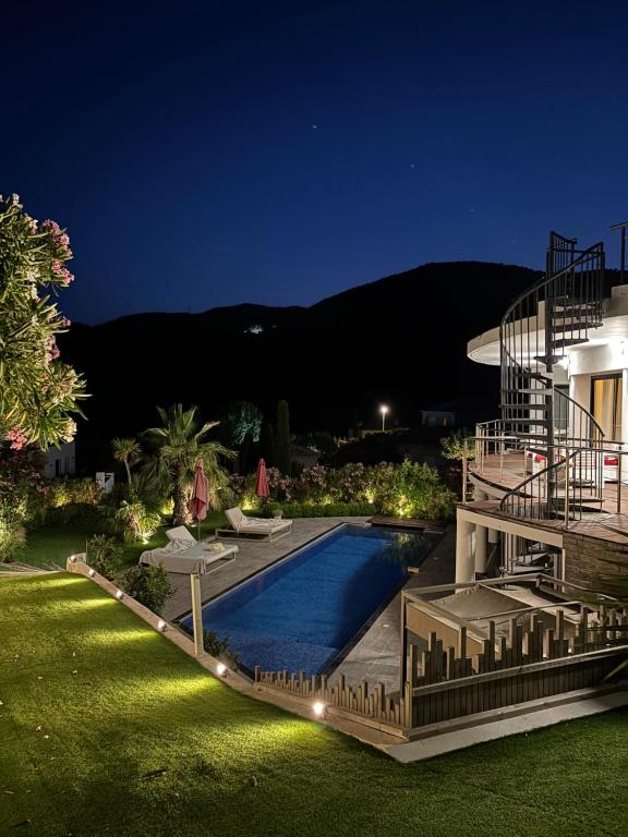 Grande Villa 350 M2, piscine chauffée vue mer et collines, CAVALAIRE sur mer, 10 personnes - B&B Cavalaire-sur-Mer