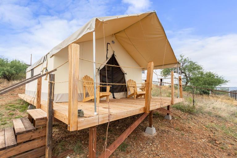 Settle Into a Cozy Old West Cabin Tent Escape - Ferienwohnung Tombstone