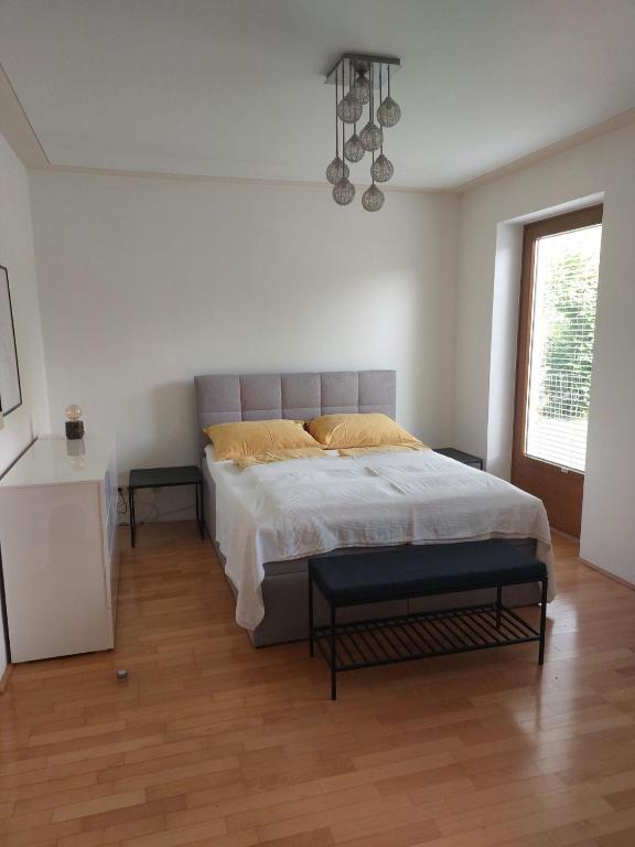 Wintergarten - Bed and Breakfast Perneck