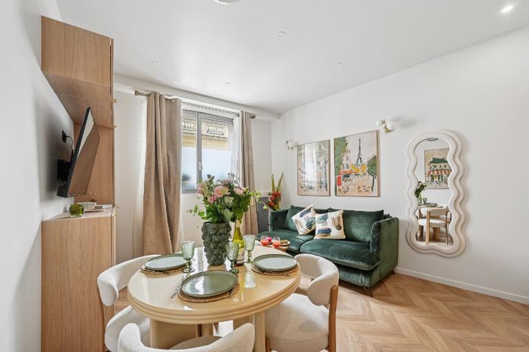 Lavie Maison Sauna Hot Tub & AC in 7th - B&B Paris