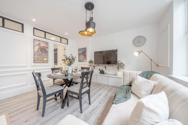 The Hyde Park Apartment - Central and Bright - Ferienwohnung London