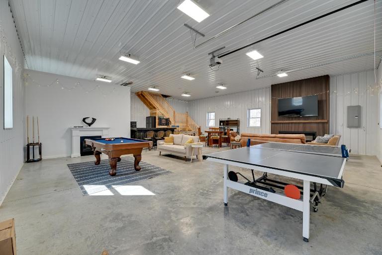 5 Mi to Slopes! Group Ski House w/ Game Room - B&B Honeoye