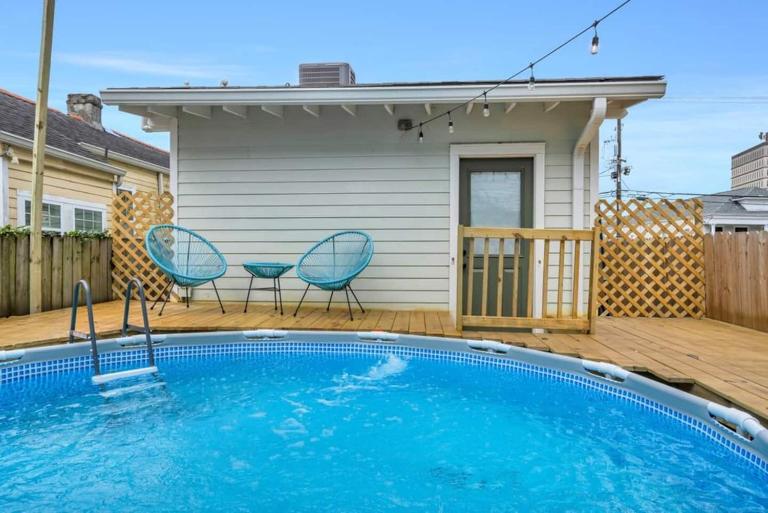 Mid-City home w pool & balcony near streetcar - Ferienwohnung New Orleans