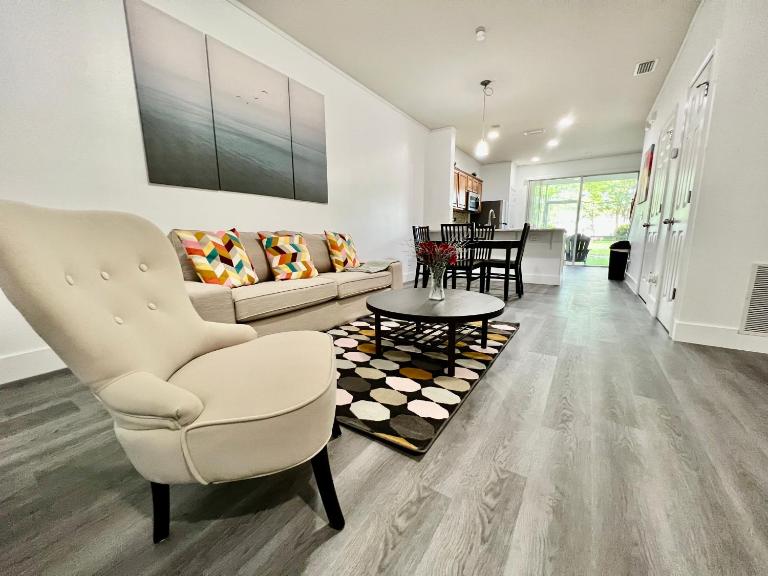 Beautiful Luxury House Great Location Near Beaches Mayo Clinic Shops Restaurants - Bed and Breakfast Jacksonville
