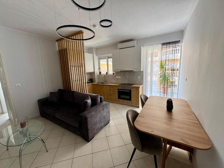 Salt & Soul downtown apartment - Chambres d'hôtes Mesolóngi