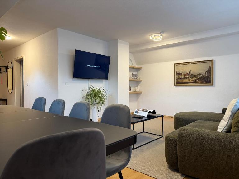 Modernes Familienapartment mit Parkplatz nahe Großer Garten - Bed and Breakfast Dresden