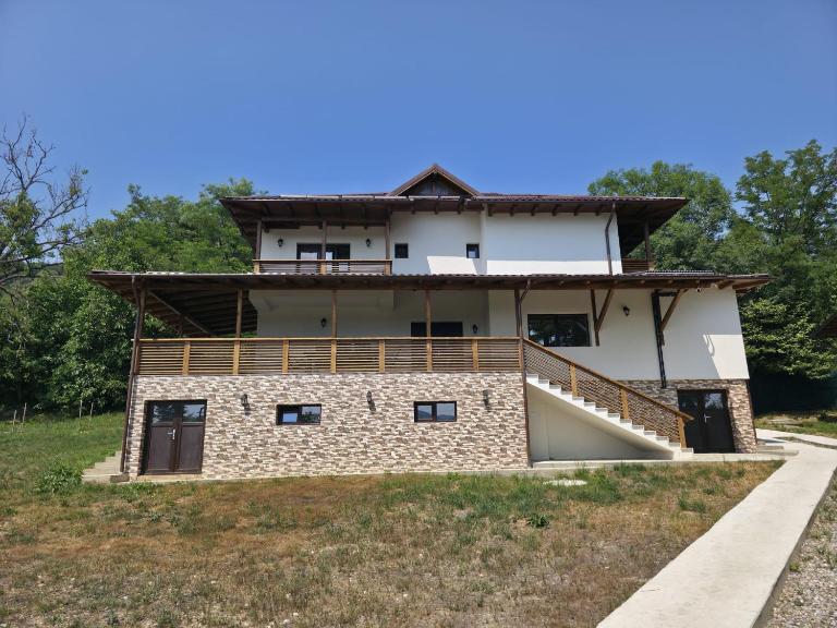 Evernest Guesthouse - B&B Arefu