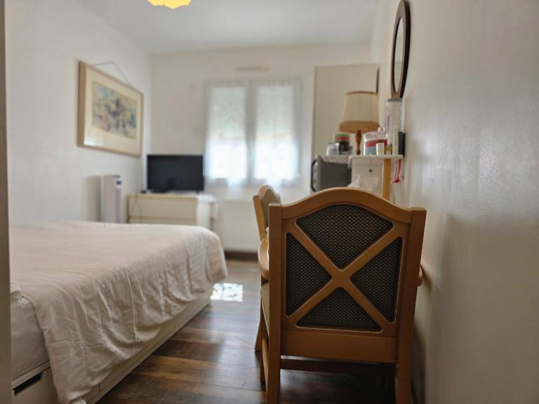 1 Chambre pour 2 personnes "Chez l'habitant" maison possède un petit chien - Chambres d'hôtes Quincy-Voisins